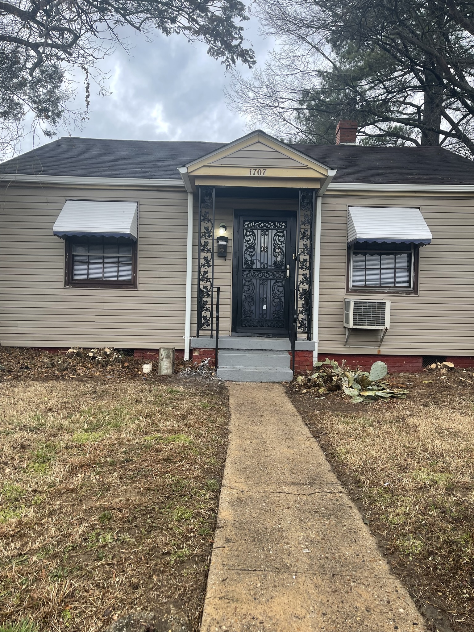 1707 Dinwiddie Avenue