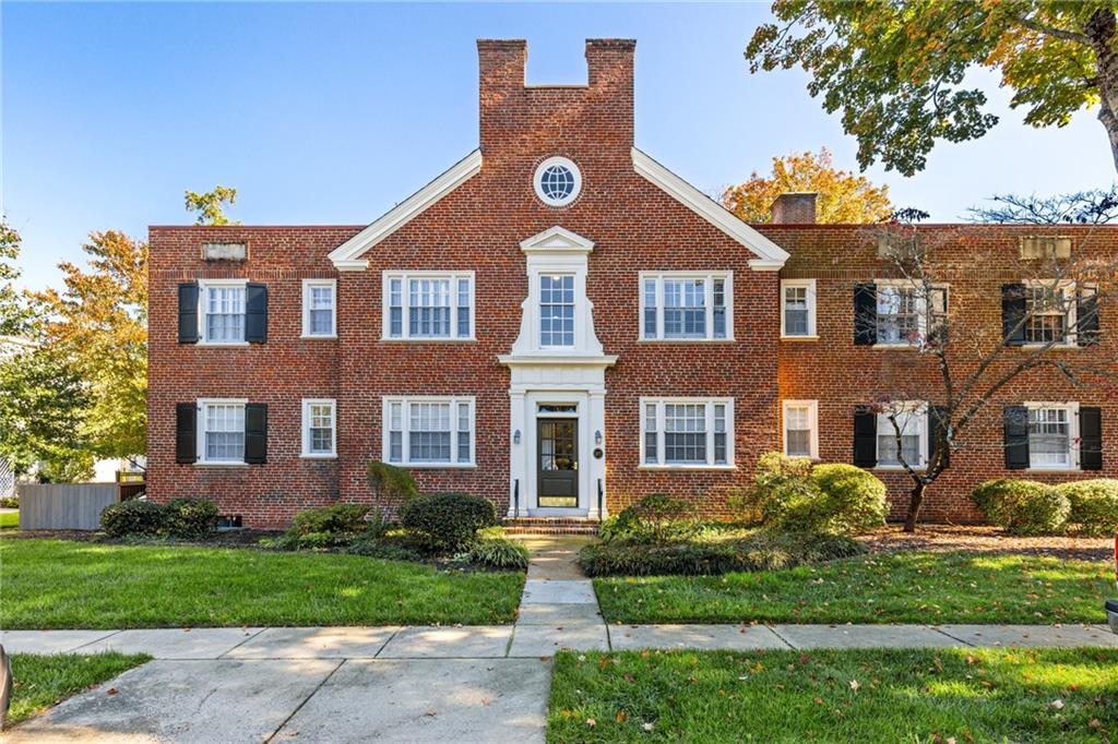 27 West Locke Lane